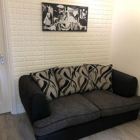 Double Room With Private Bathroom In A 2-Bedrooms House Londres Exterior foto