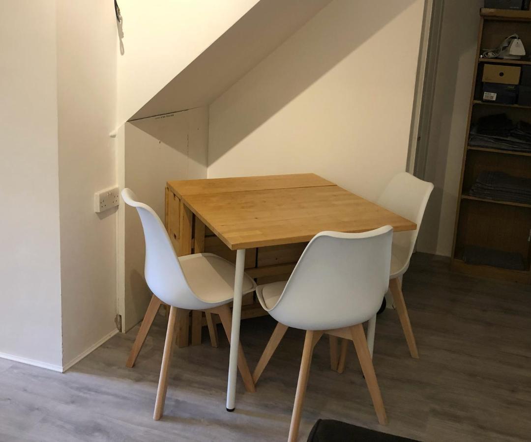 Double Room With Private Bathroom In A 2-Bedrooms House Londres Exterior foto