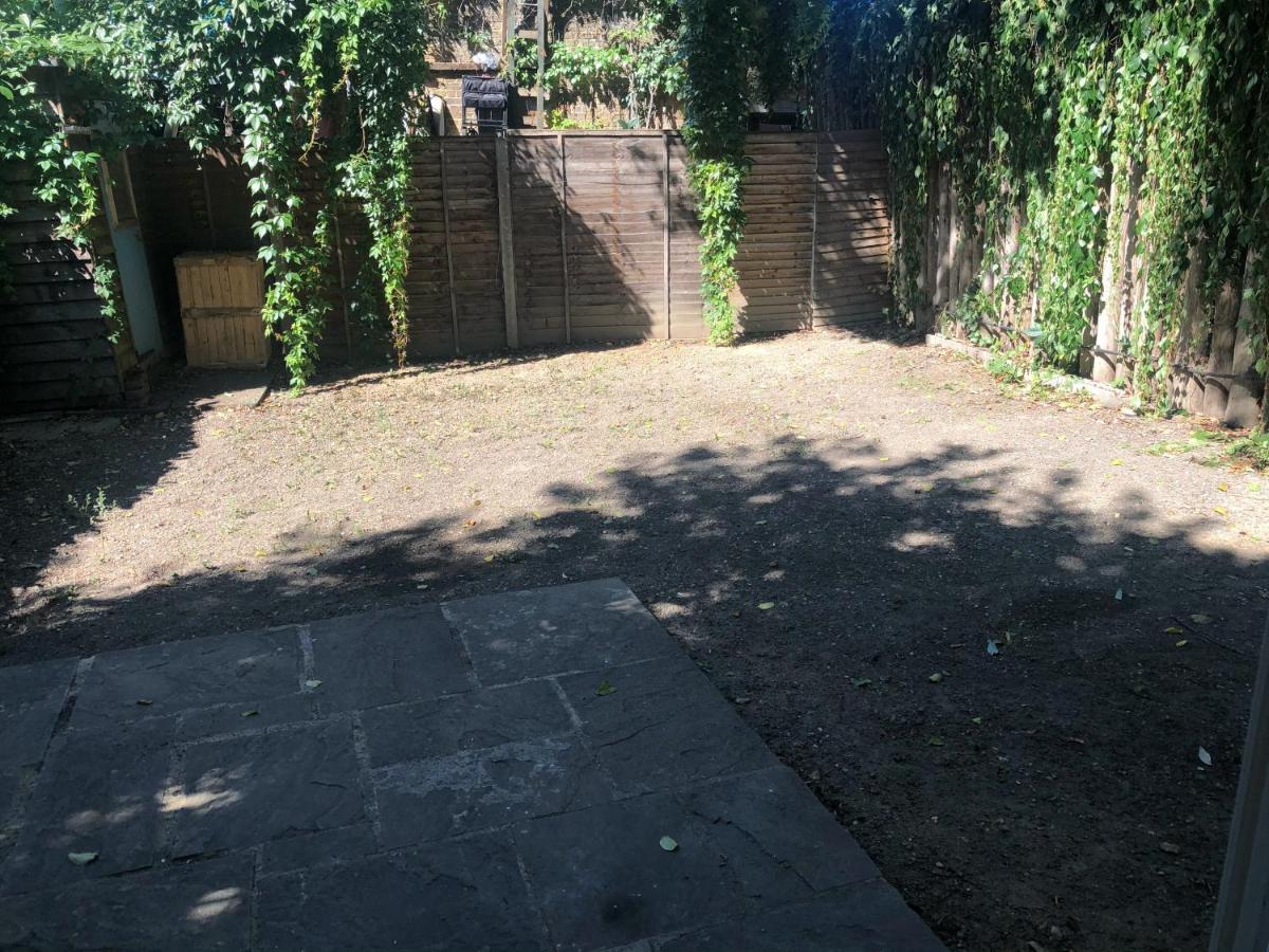 Double Room With Private Bathroom In A 2-Bedrooms House Londres Exterior foto